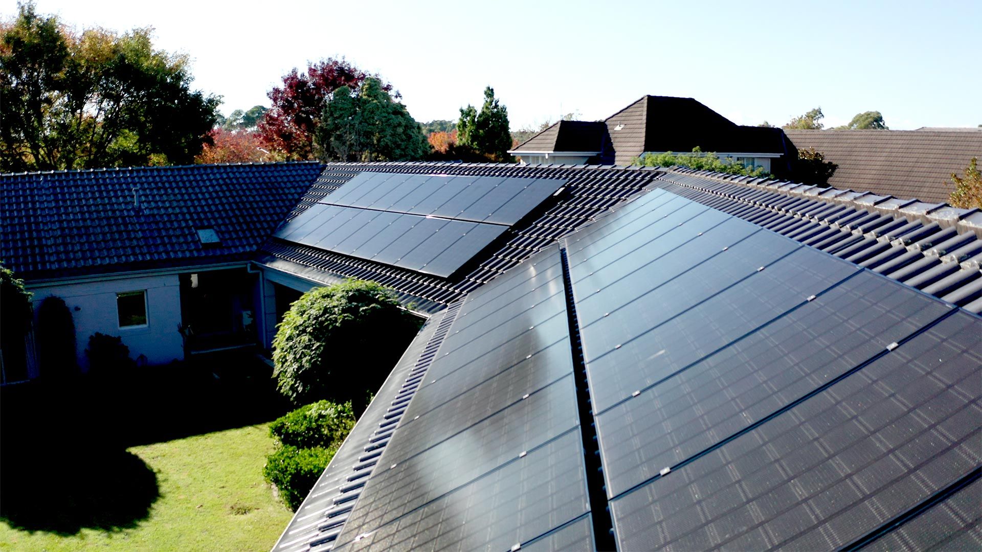 🌞 Blue vs Black Solar Panels Which is Best for Your Home? Topproperty